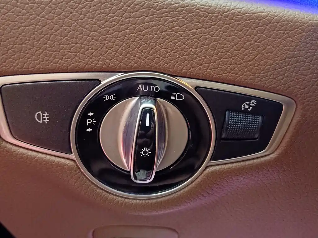 Mercedes-Benz E-Class 2021 — фото 15
