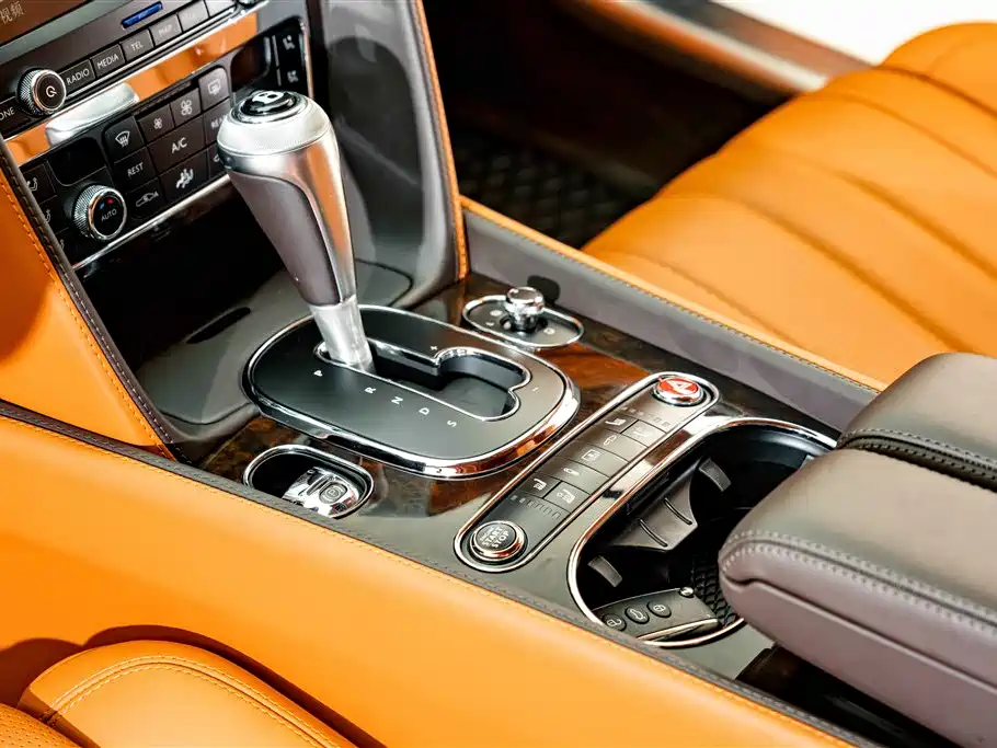 Bentley Flying Spur 2016 — фото 11