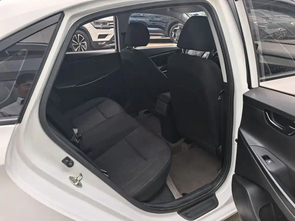 Hyundai Elantra 2019 — фото 17