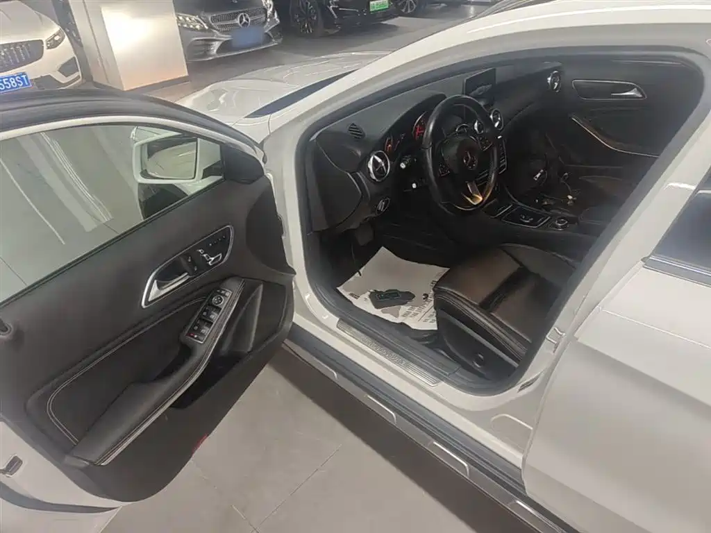Mercedes-Benz GLA 2017 — фото 16