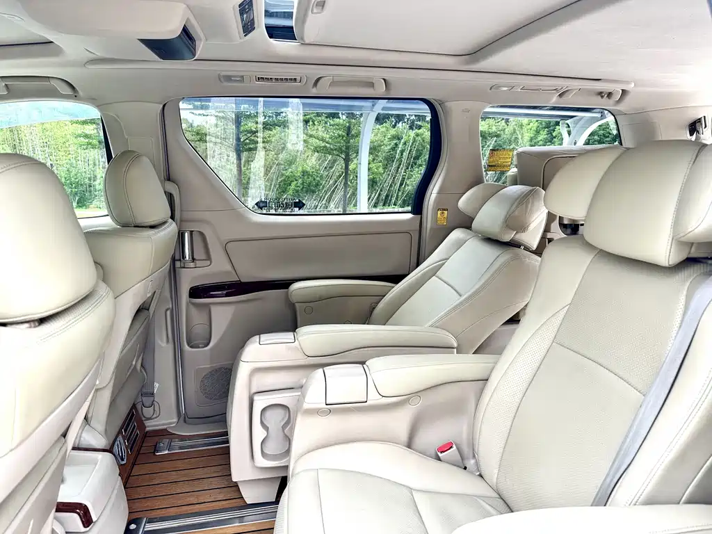 Toyota Alphard 2010 — фото 18