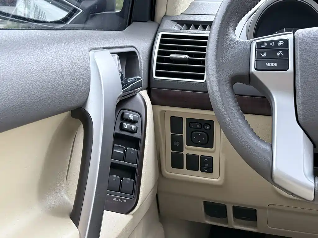 Toyota Prado 2016 — фото 16