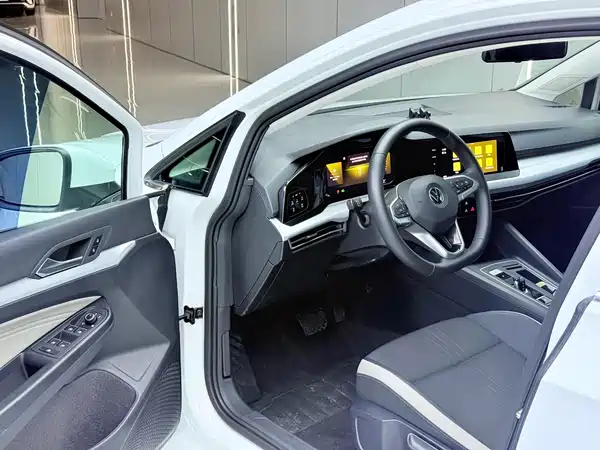Volkswagen Golf 2024