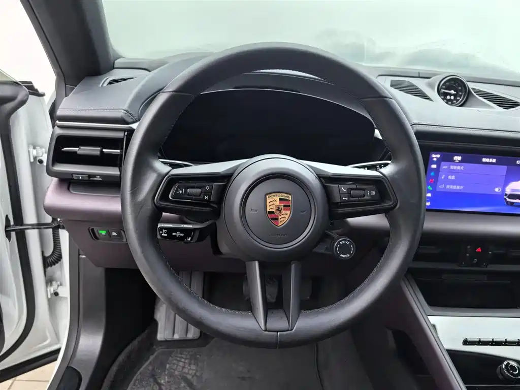 Porsche Macan New Energy 2025 — фото 31