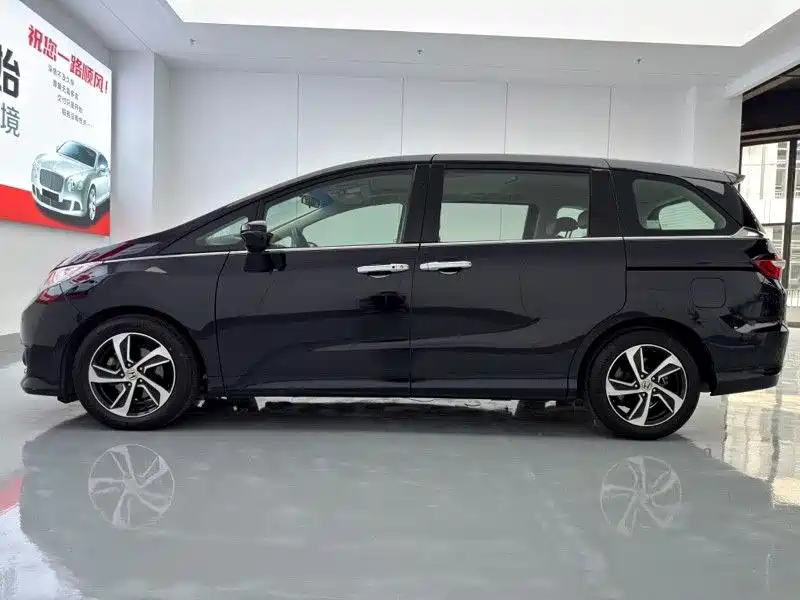 Honda Odyssey 2017 — фото 10
