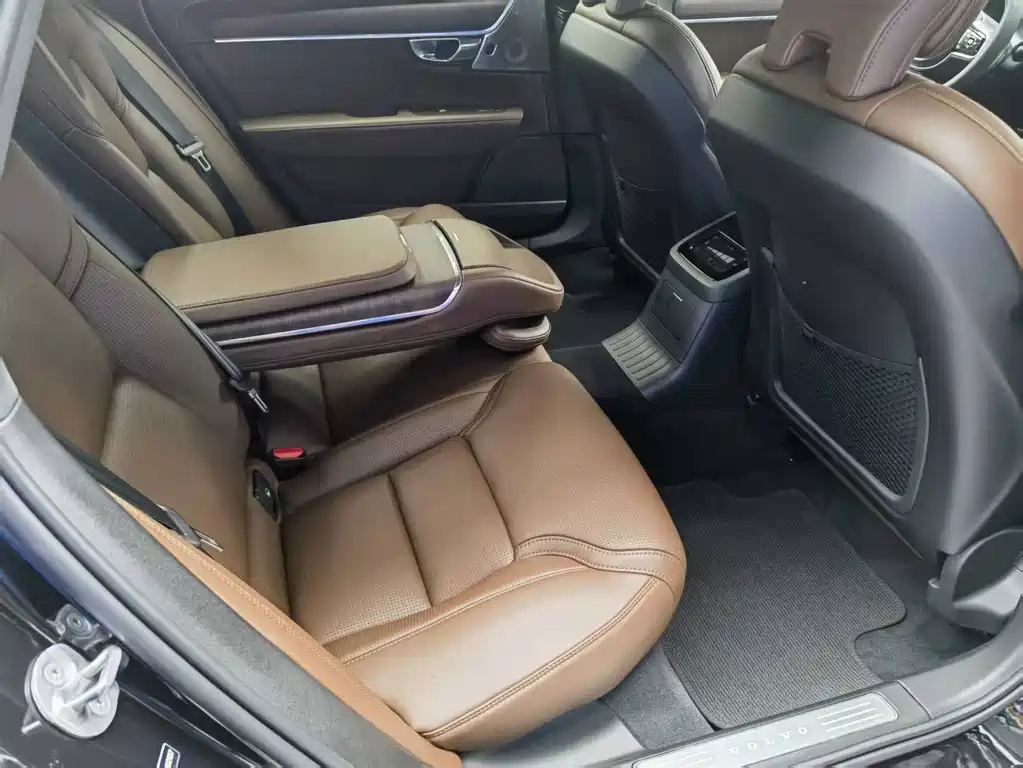 Volvo S90 Plug-In Hybrid 2024 — фото 16