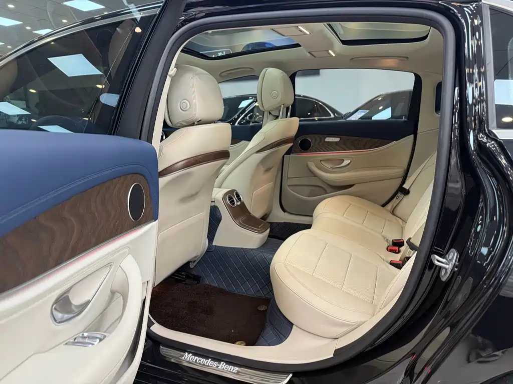 Mercedes-Benz E-Class 2023 — фото 12