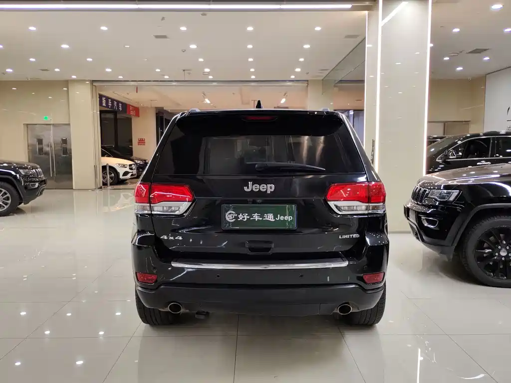 Jeep Grand Cherokee 2015 — фото 11