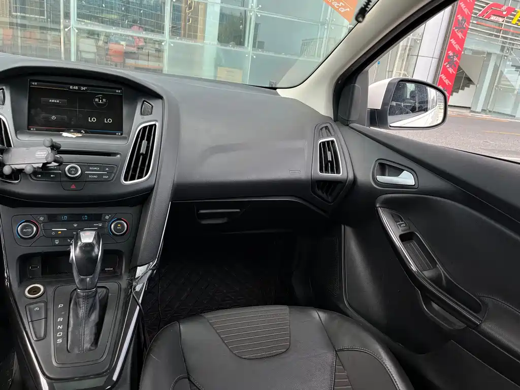 Ford Focus 2015 — фото 15