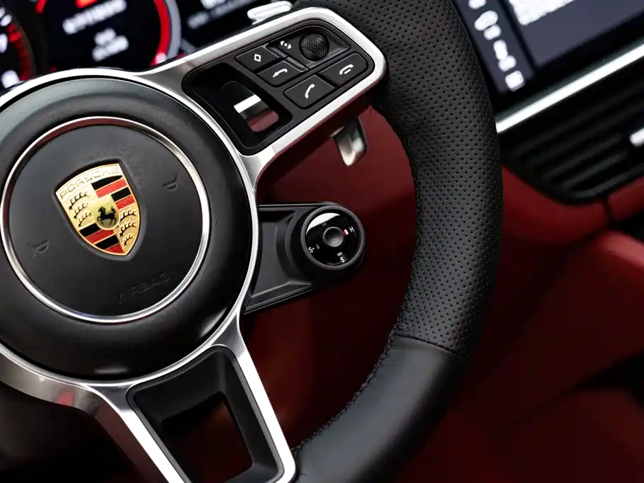 Porsche Cayenne Hybrid 2021 — фото 14