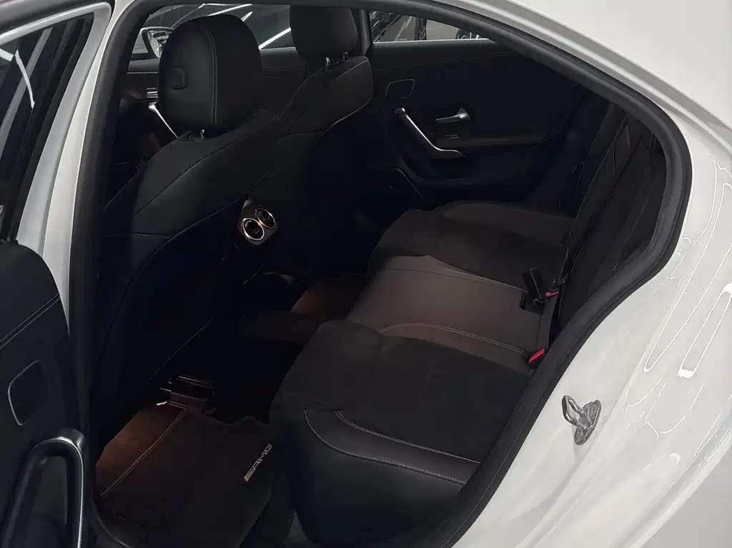 Mercedes-Benz A-Class 2019 — фото 12