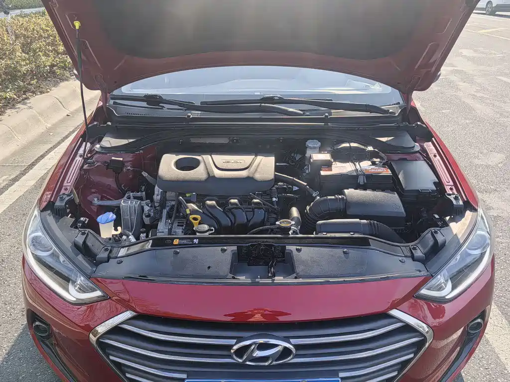 Hyundai Elantra 2018 — фото 15