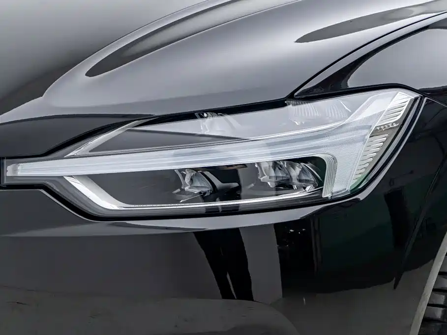 Volvo XC60 2019 — фото 20