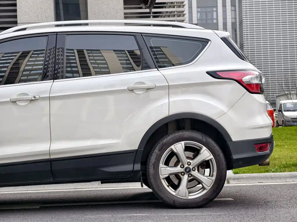 Ford Kuga 2016 — фото 10