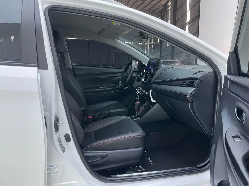Toyota Yaris L 2023 — фото 28