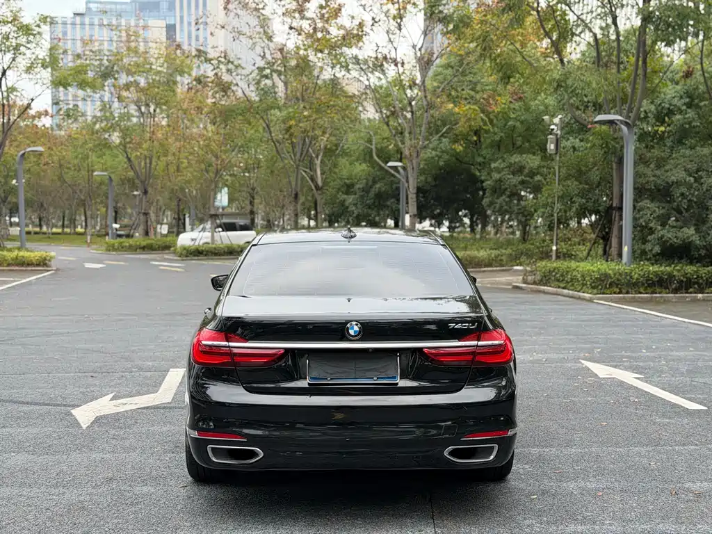 BMW 7 Series 2017 — фото 14