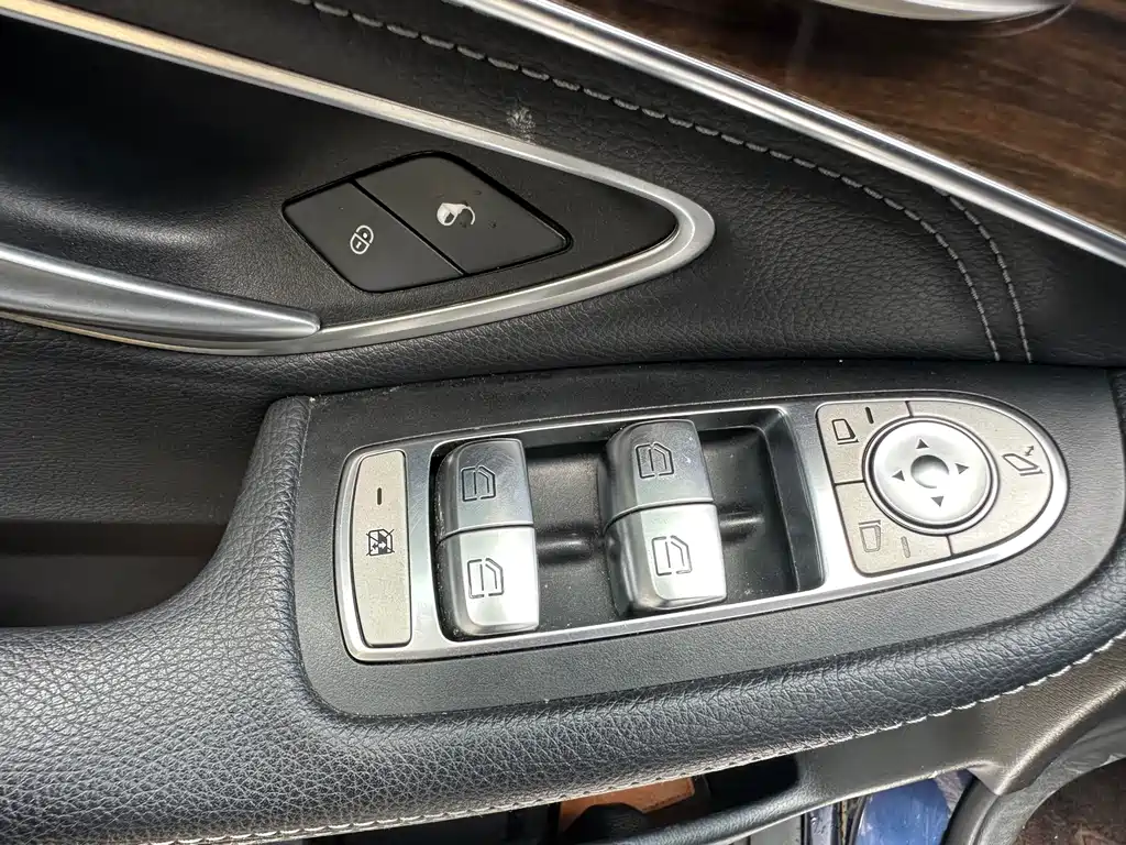 Mercedes-Benz GLC 2017 — фото 18