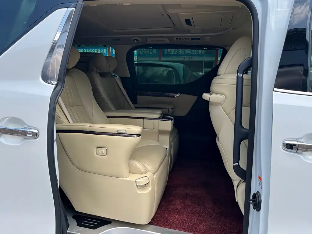 Toyota Vellfire 2023 — фото 37