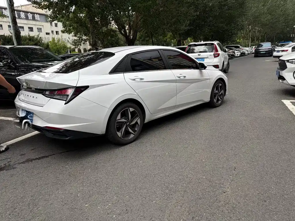 Hyundai Elantra 2022
