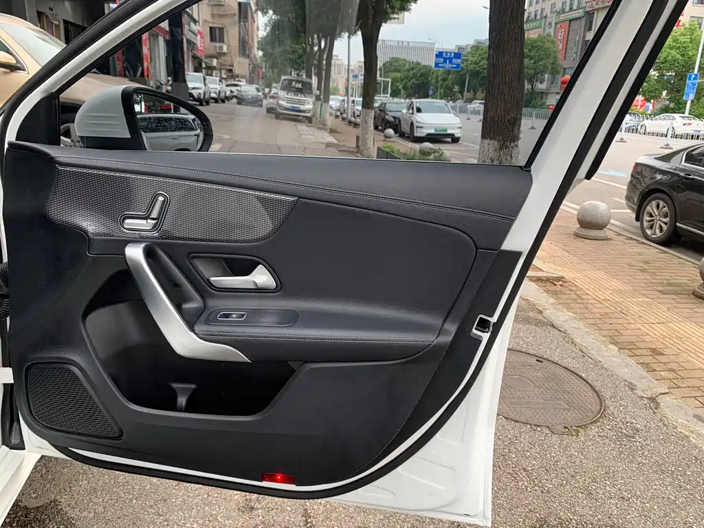 Mercedes-Benz A-Class 2023 — фото 6