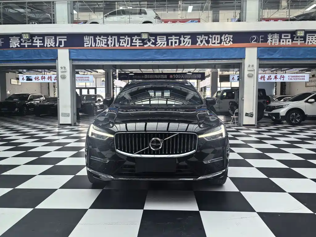 Volvo XC60 2022 — фото 2