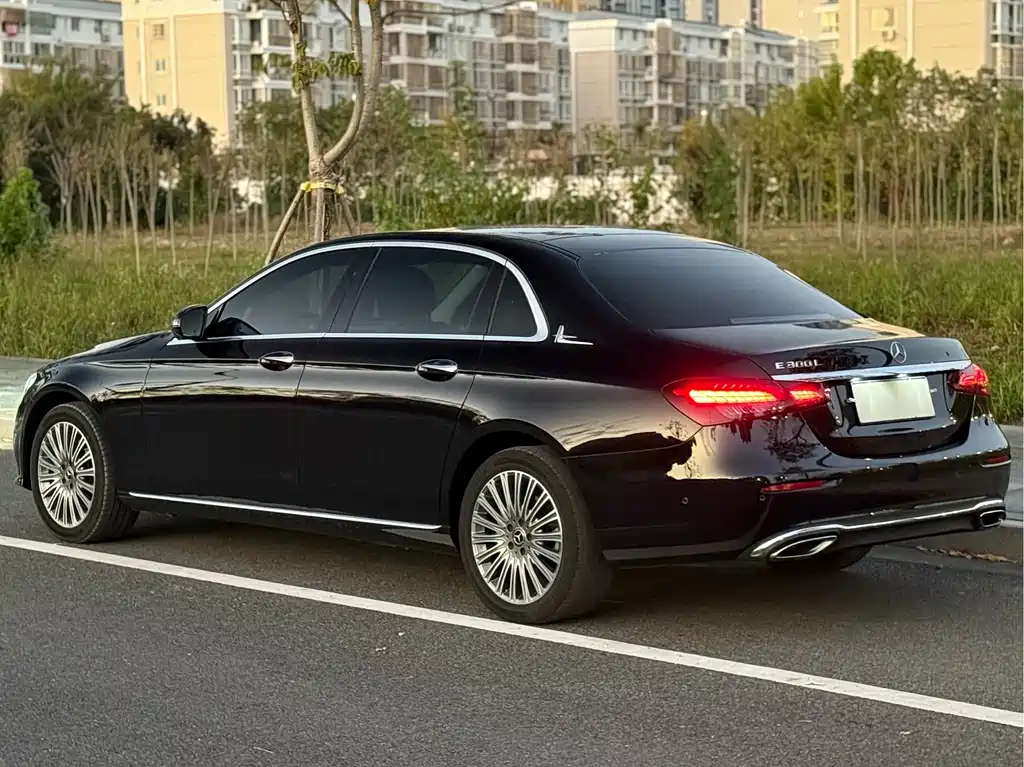 Mercedes-Benz E-Class 2023 — фото 13