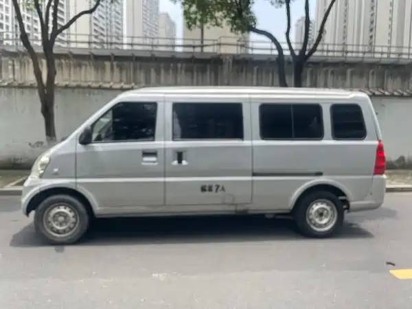 Wuling Rongguang 2012