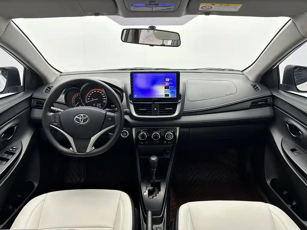 Toyota Yaris L 2022