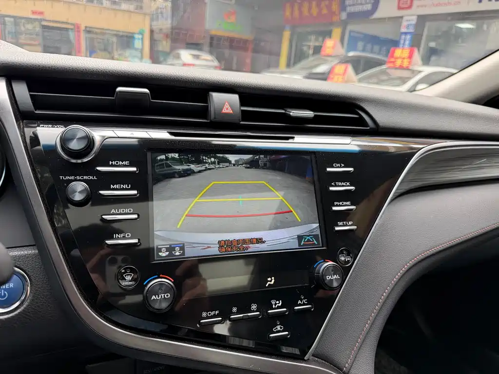 Toyota Camry 2018 — фото 21