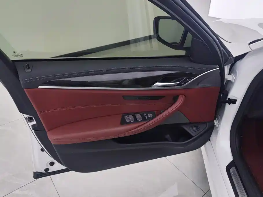 BMW 5 Series 2021