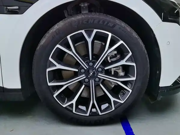 Zeekr 007 2025