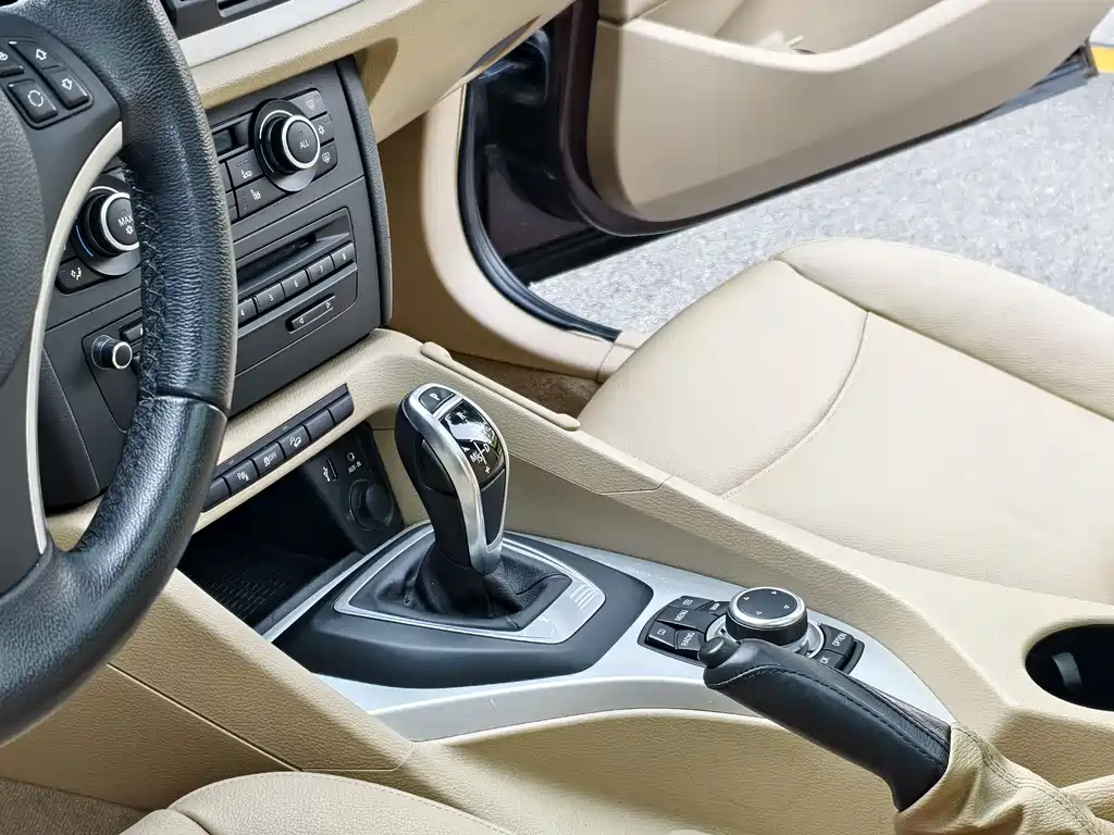BMW X1 2012 — фото 35