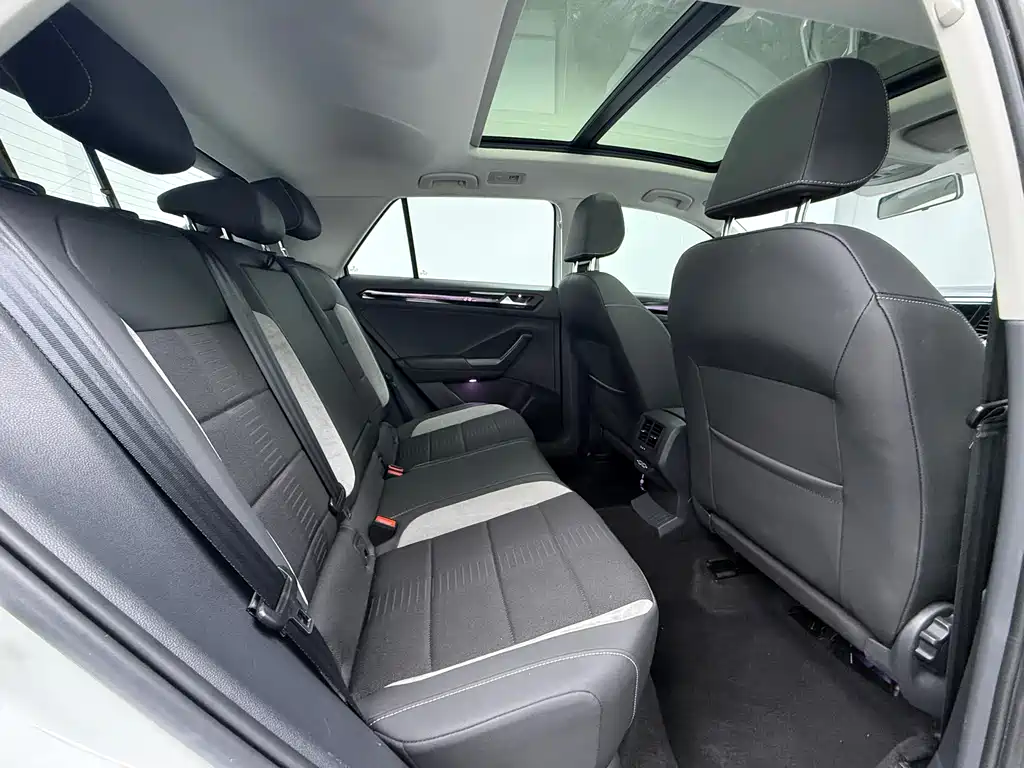 Volkswagen T-Roc 2022 — фото 9