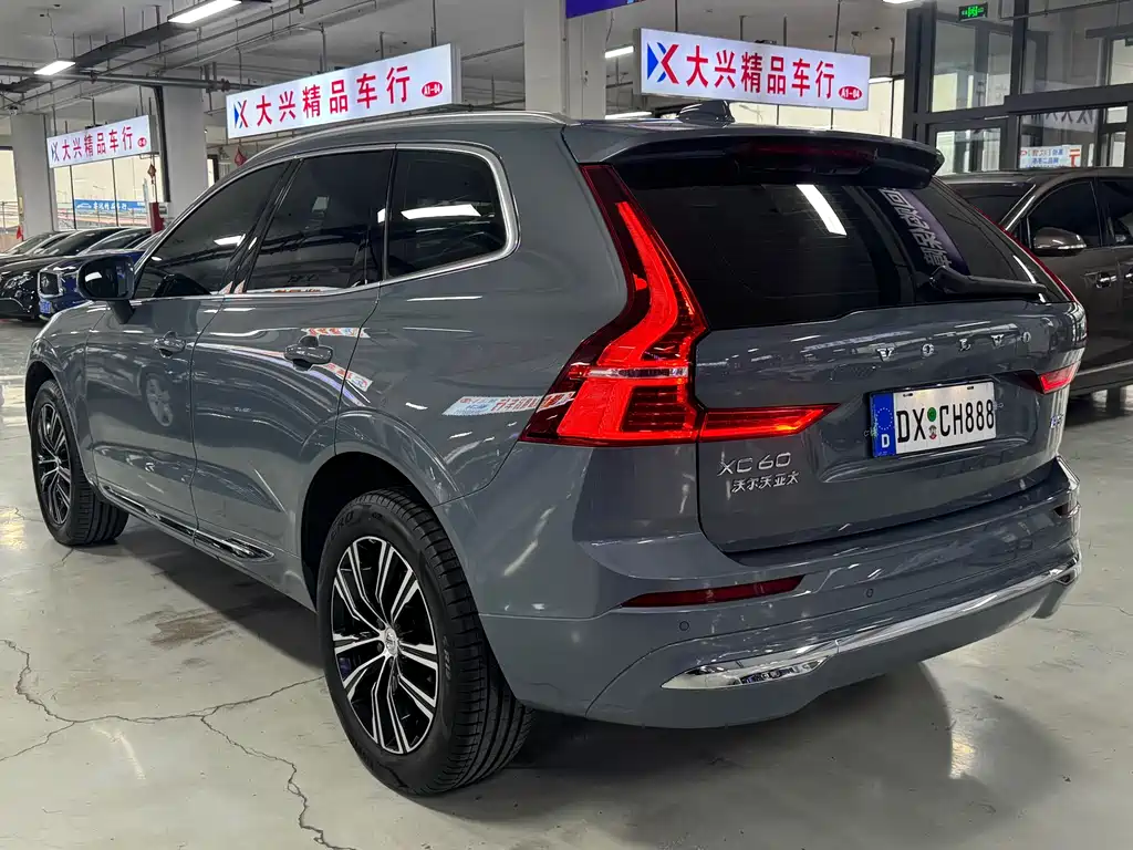 Volvo XC60 2022 — фото 6