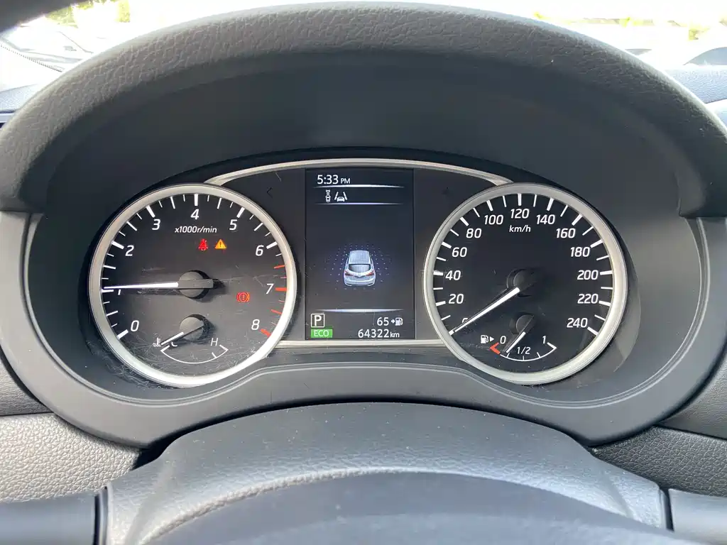 Nissan Tiida 2017 — фото 10