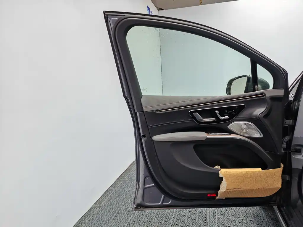 Mercedes-Benz EQS SUV 2025 — фото 13