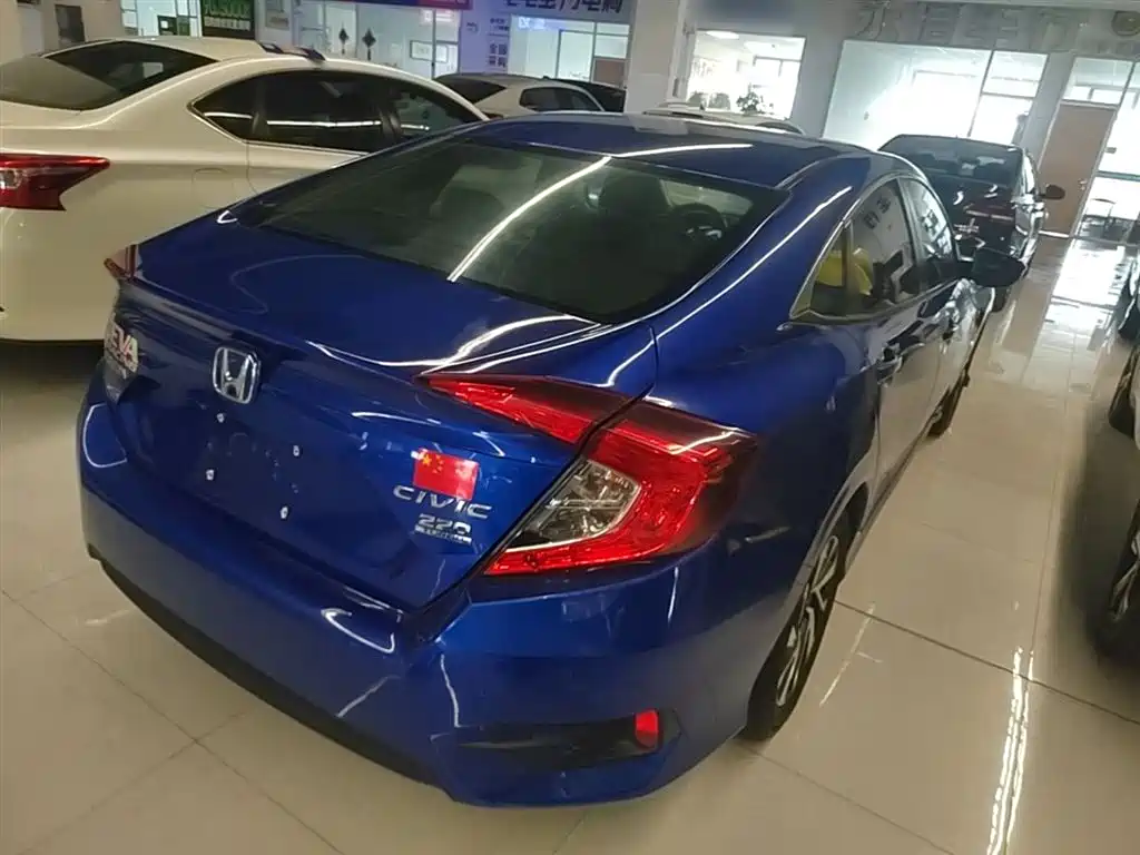 Honda Civic 2017 — фото 7