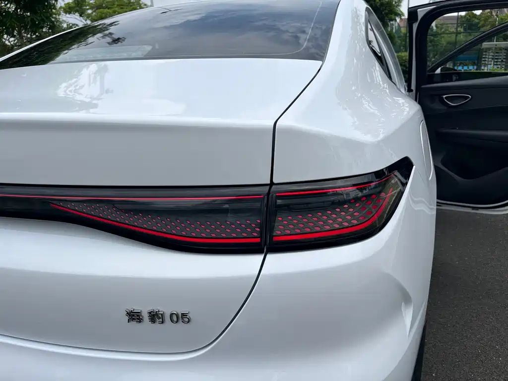 BYD Seal 05 DM-i 2025 — фото 21