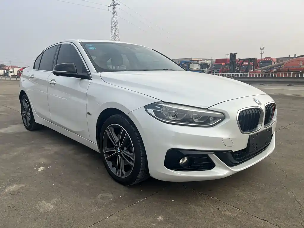 BMW 1 Series 2018 — фото 19