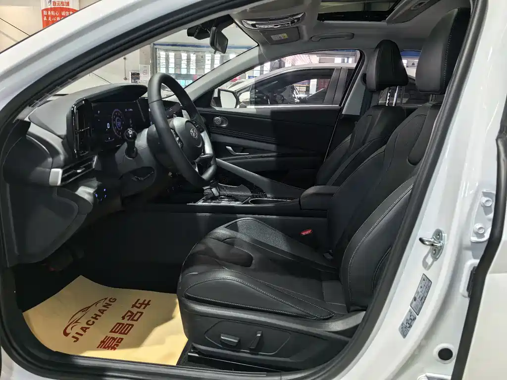 Hyundai Elantra 2023