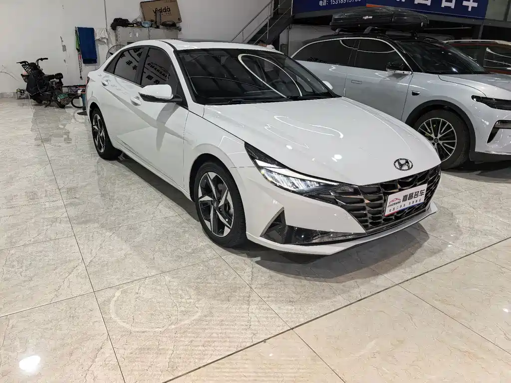 Hyundai Elantra 2023 — фото 16