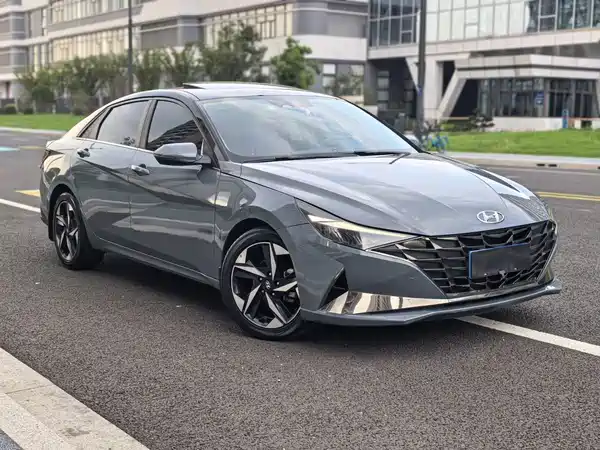 Hyundai Elantra 2022