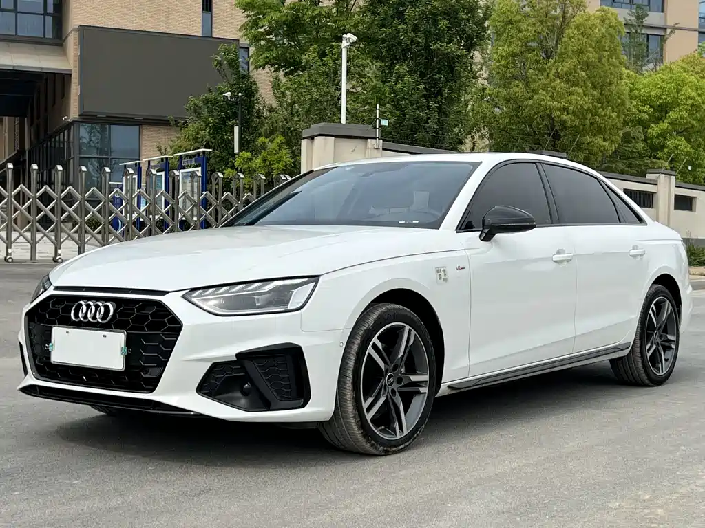 Audi A4L 2023 — фото 1
