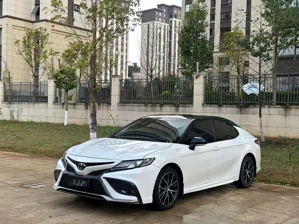 Toyota Camry 2022 — фото 3