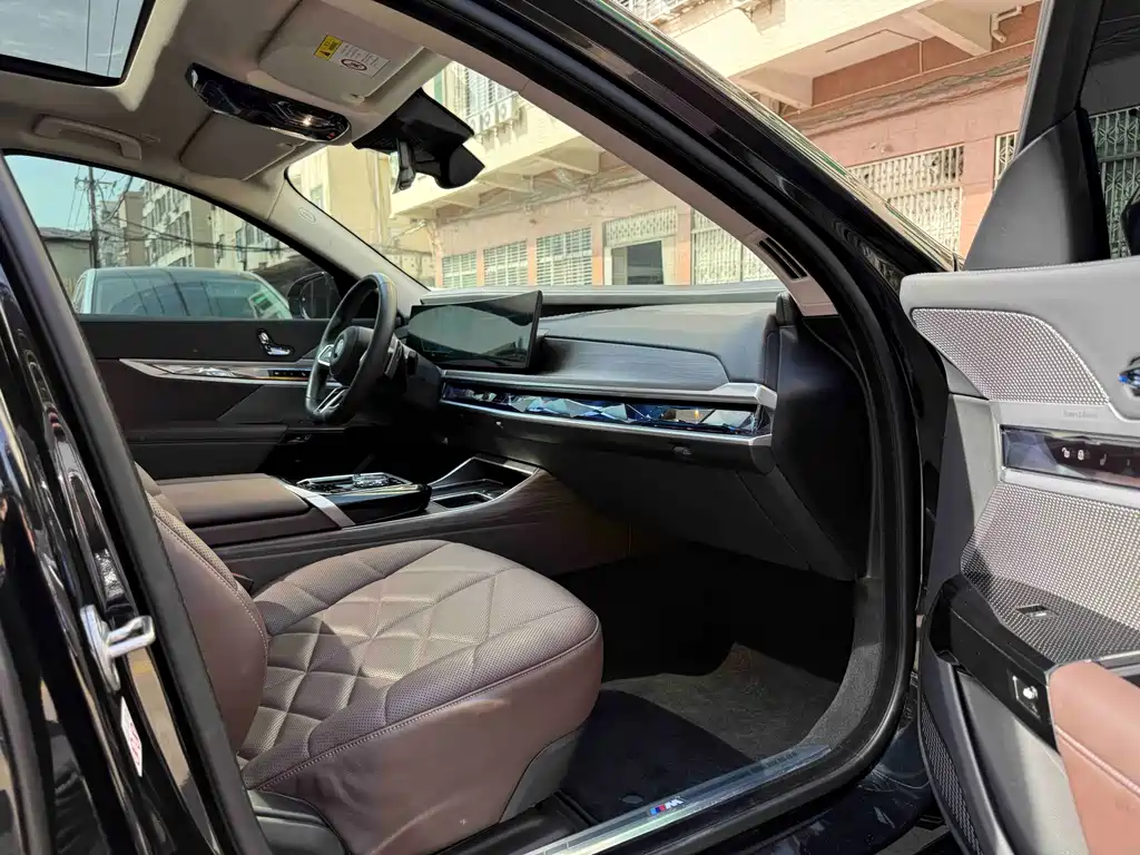 BMW 7 Series 2023 — фото 15