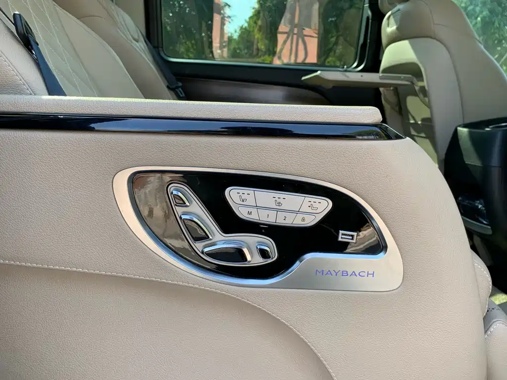 Mercedes-Benz V-Class 2022 — фото 30