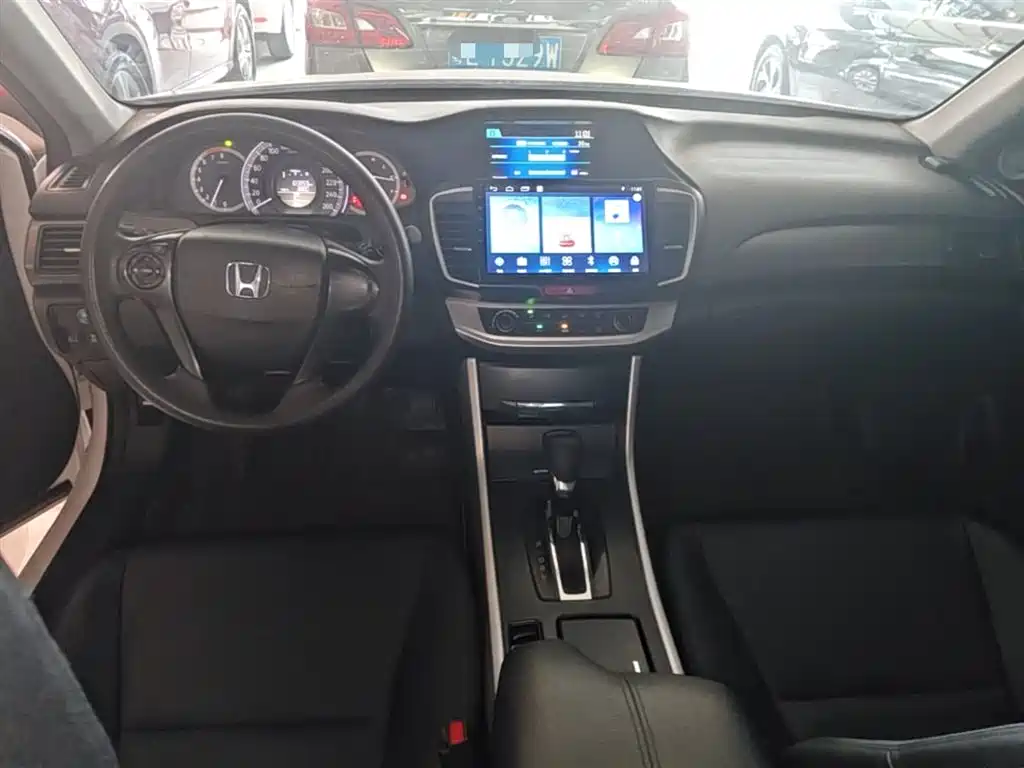 Honda Accord 2015 — фото 10
