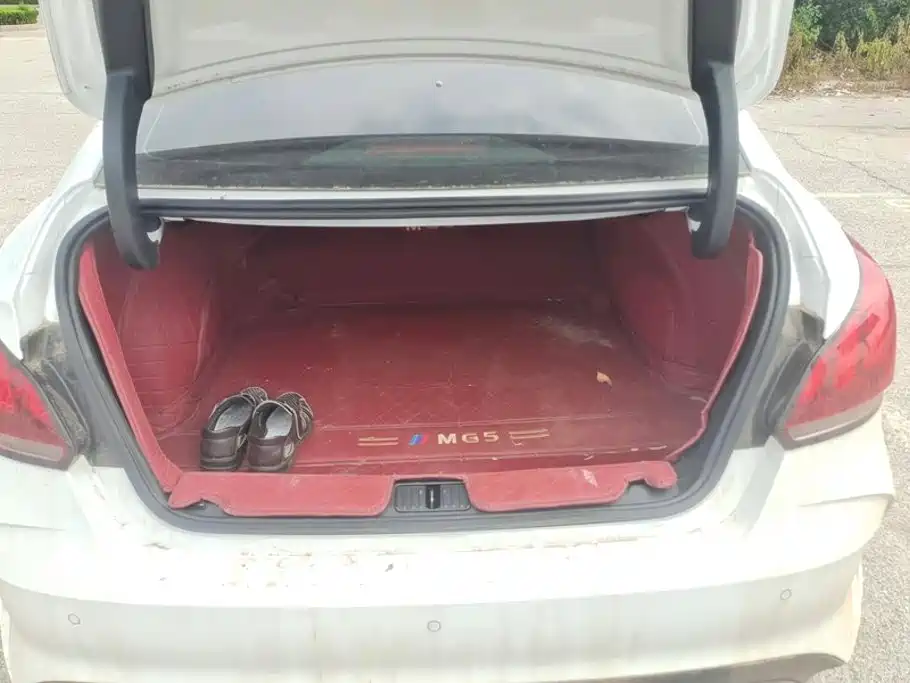 MG MG5 2025
