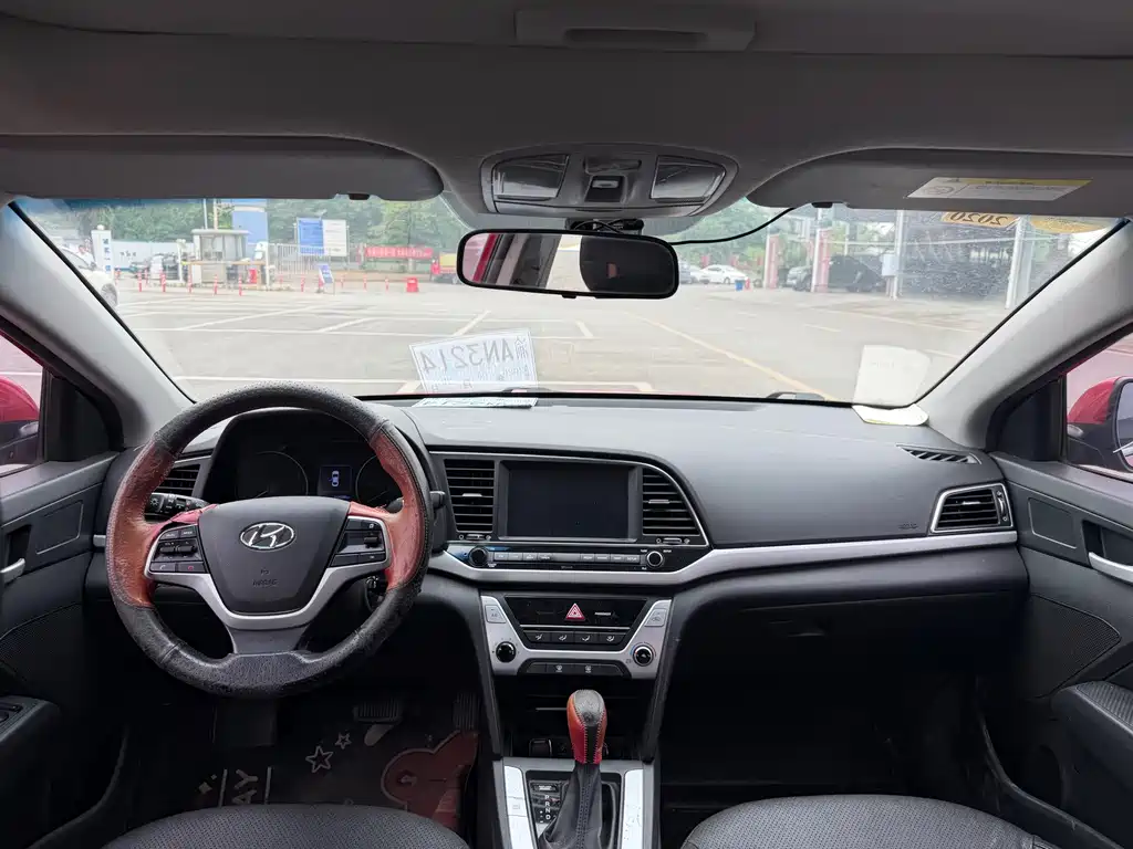 Hyundai Elantra 2016 — фото 12
