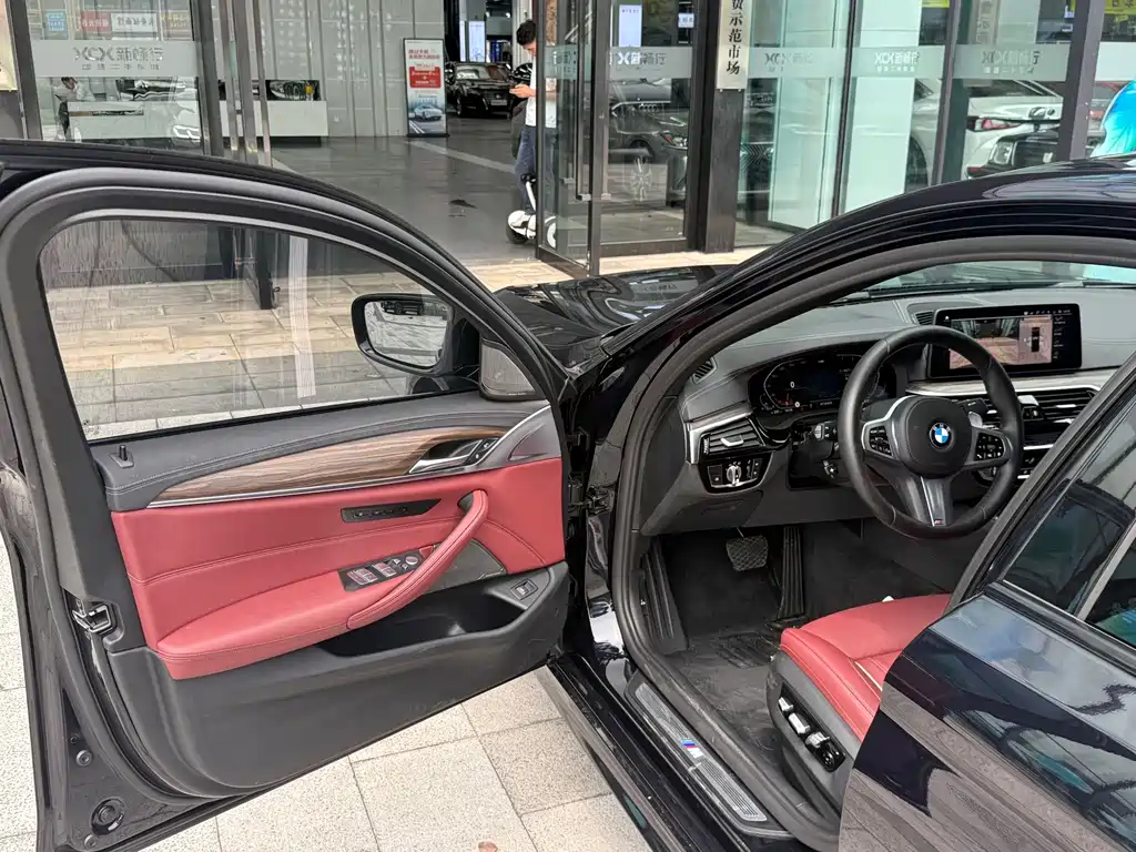 BMW 5 Series 2022 — фото 12